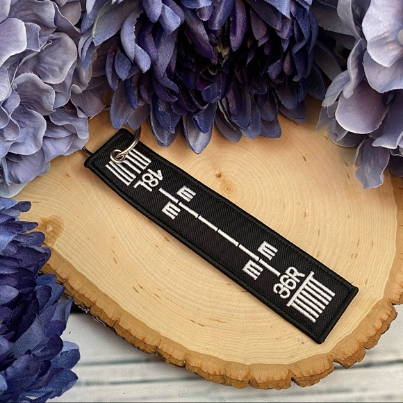 Aviator Runway 18L/36R Keychain Luggage Tag - Picture 5 of 10